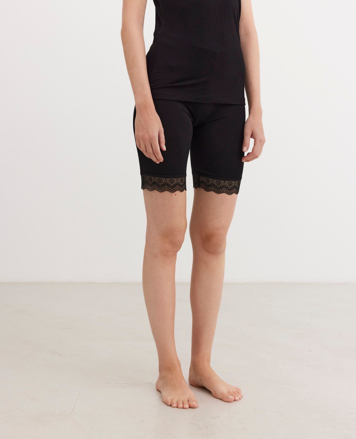 ALMANN BASIC BIKER SHORTS WITH LACE