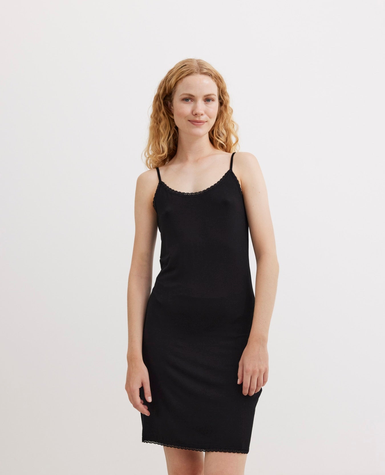 ALMANN BASIC SLIP DRESS WITH LACE HEM