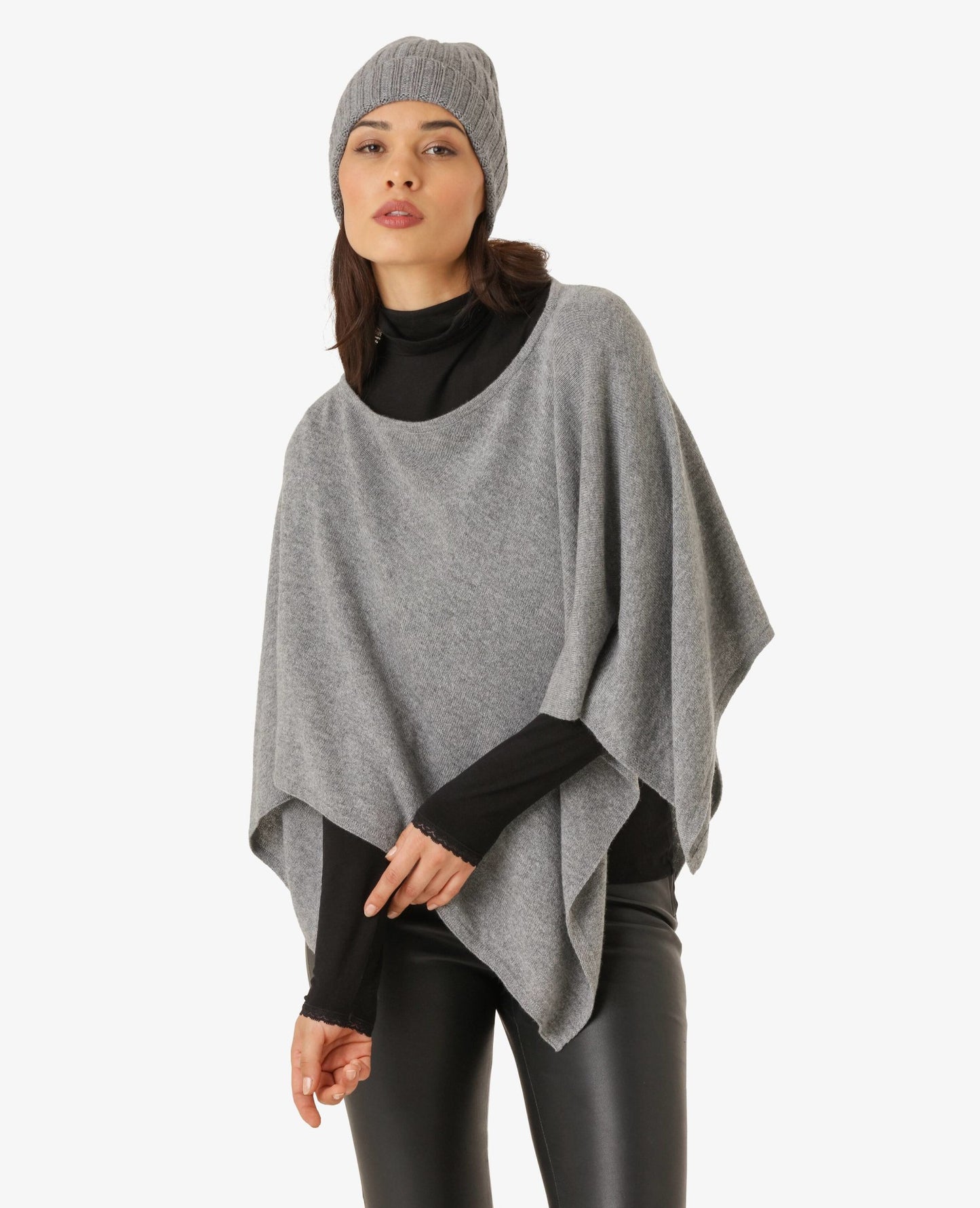 BONNIEUM KNITTED CAPE