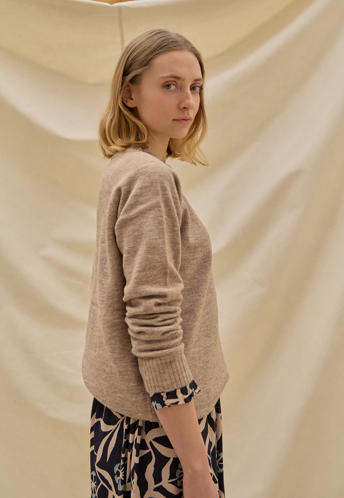 AlayaNN Pullover